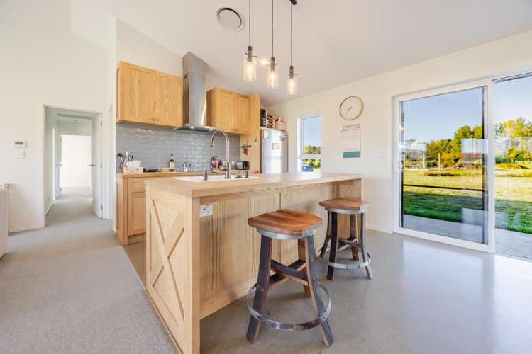 742b River Road Otane_10