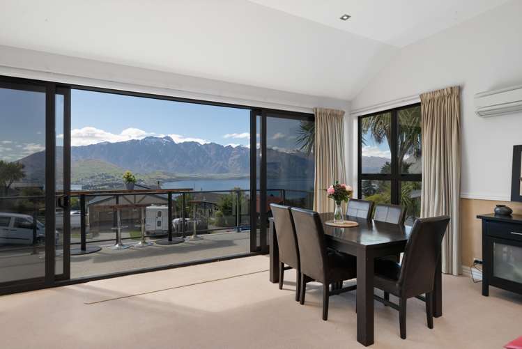 22 Greenstone Place Fernhill/Sunshine Bay_10