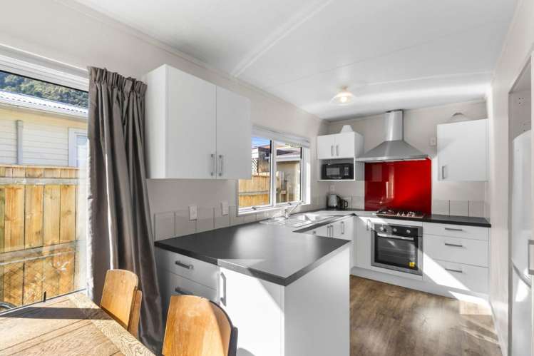 2/36A Tukuka Street 10811_1