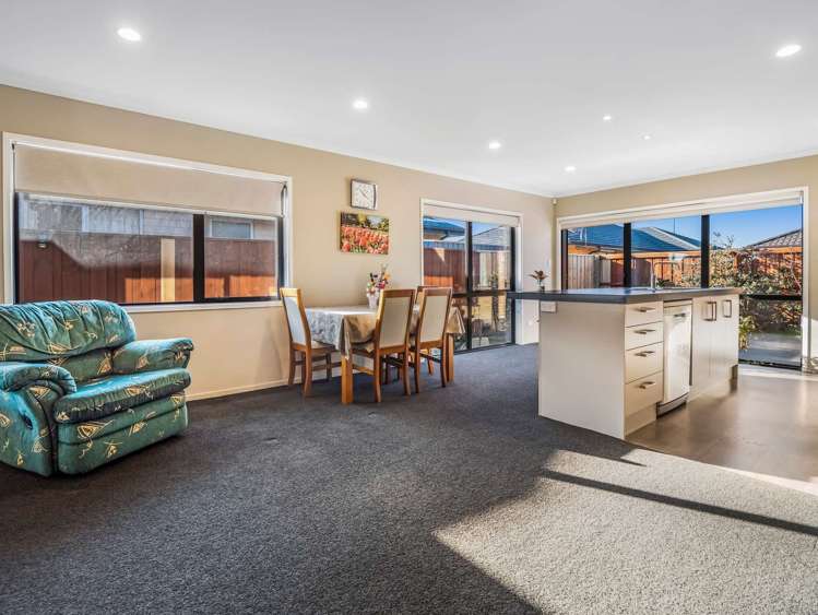 33 Faringdon Boulevard Rolleston_8