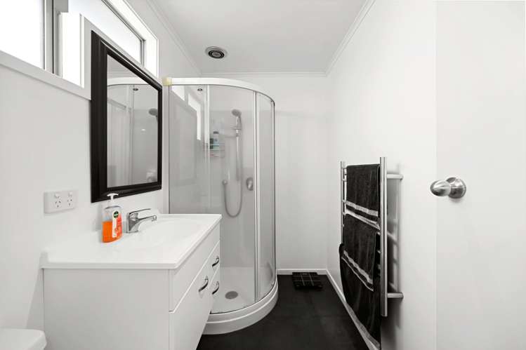 3 Brookbank Place Glenview_11