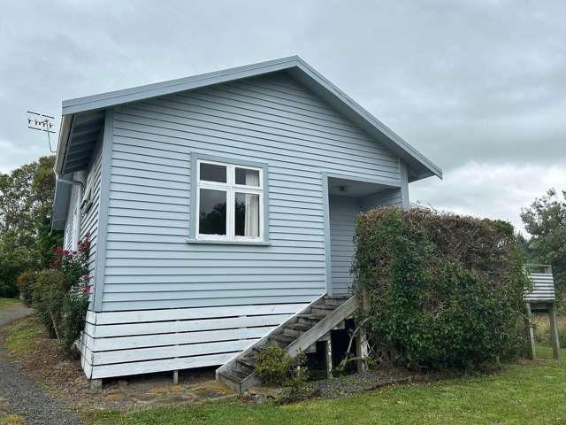 Charming 3BR Home - in zone for Halcombe School