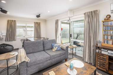 37/8 Village Place_3