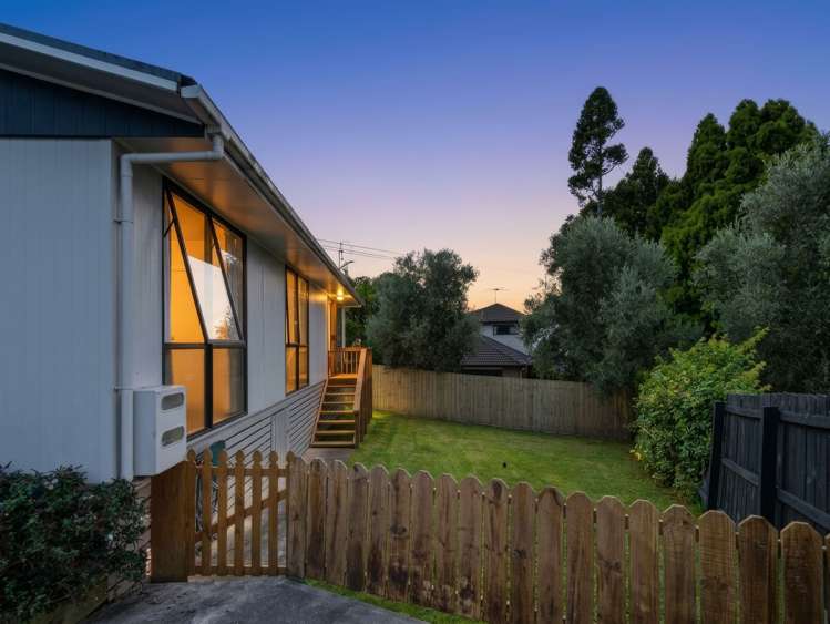 2/342C Royal Road Massey_18