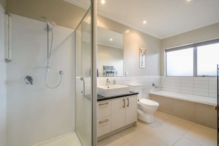 22 Gibbston Crescent Flat Bush_12