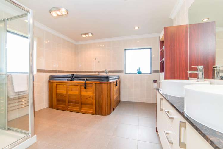 27 Medallion Drive Oteha_10