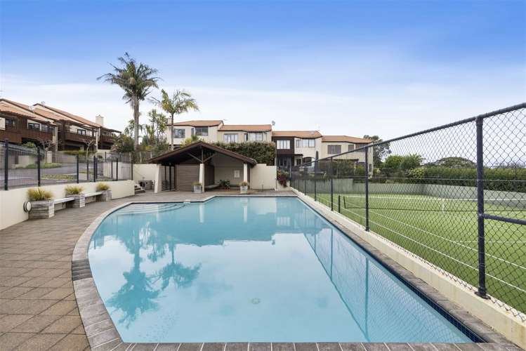 2/8 Tobago Place Sunnynook_16