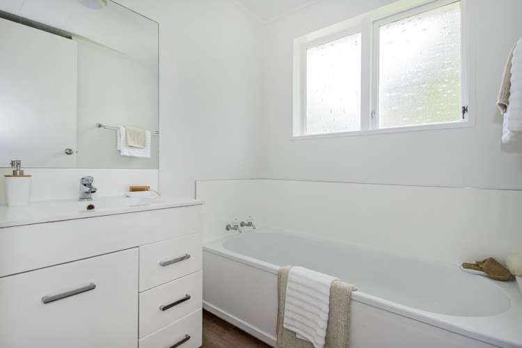 21 Earls Place Onerahi_12