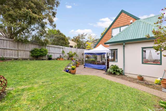 2/4 Bond Crescent Forrest Hill_2