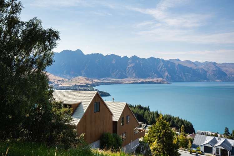 128 Wynyard Crescent Fernhill/Sunshine Bay_2