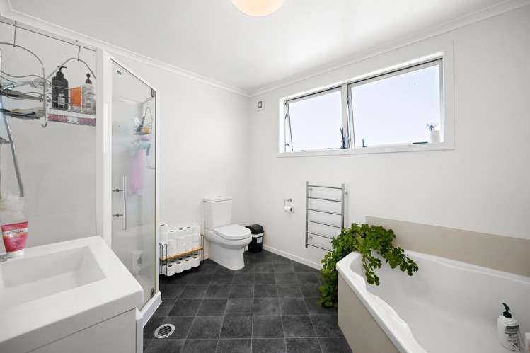 29 Chiefs Court Hamilton East_13