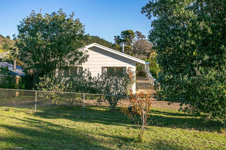 6 Trig Hill Road Onetangi_13