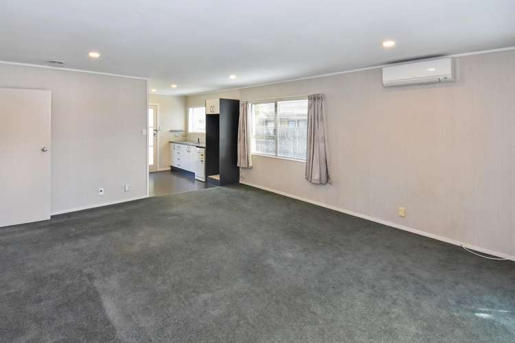 2/11 Beaumaris Way Conifer Grove_9