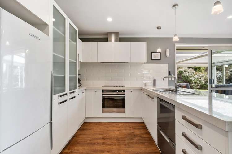 17 Ruth Craig Place Stanmore Bay_6