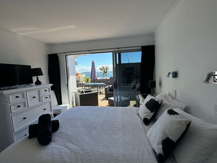 5/232 Lake Terrace Waipahihi_1