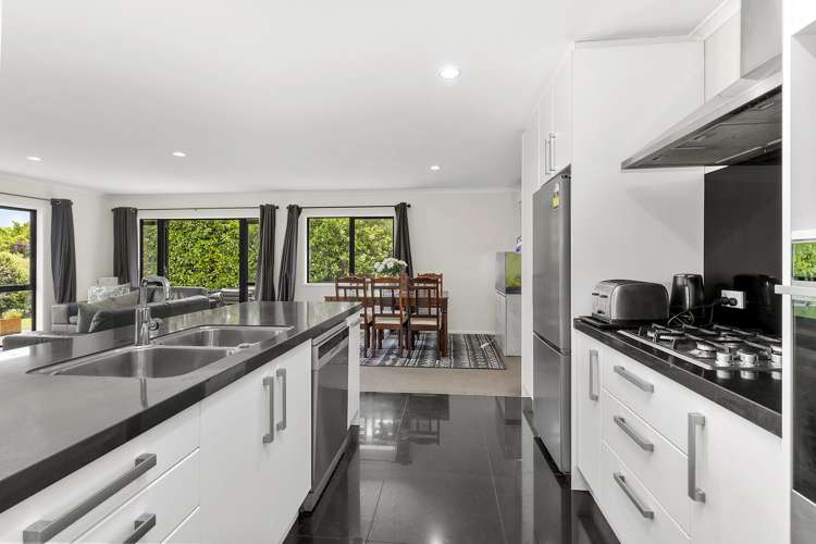 24 Ships Cove Whitby_11