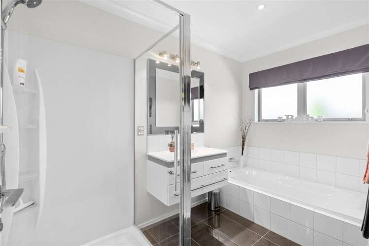 6 Lakebridge Place Parklands_16