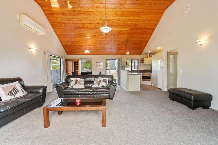 1/1 The Moorings Two Mile Bay_10