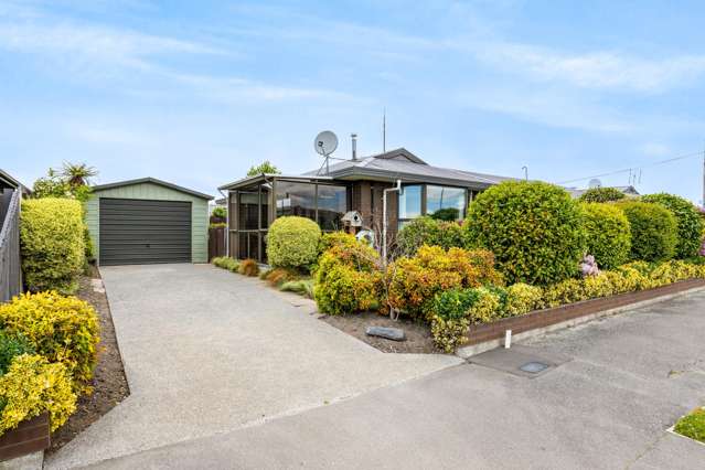 Belfast Beauty. 3 bed unit - 2 garages!