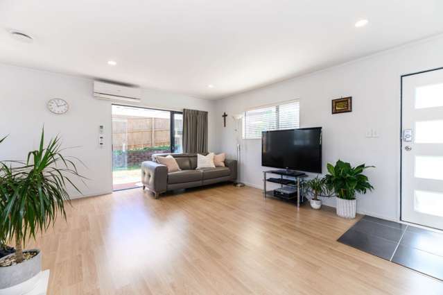 2/109 Target Road Totara Vale_3