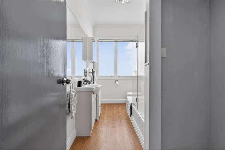 53 Awamutu Grove Waiwhetu_16