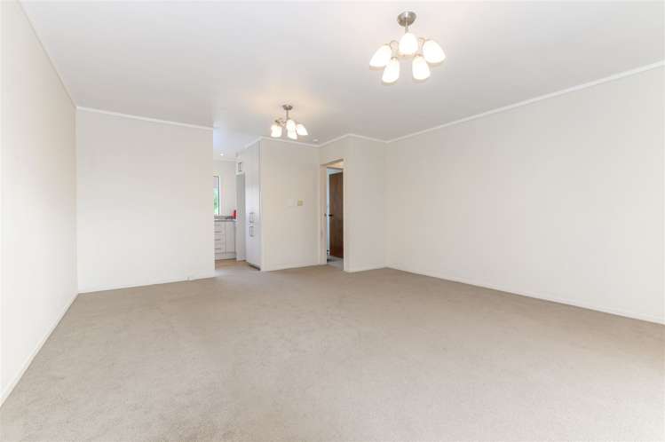 2/38 Leo Street Glen Eden_16