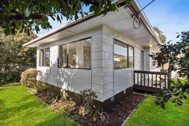 2/128A Bruce McLaren Road Henderson_1