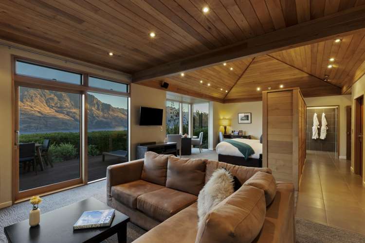 21 & 23 MacKinnon Terrace Sunshine Bay_14