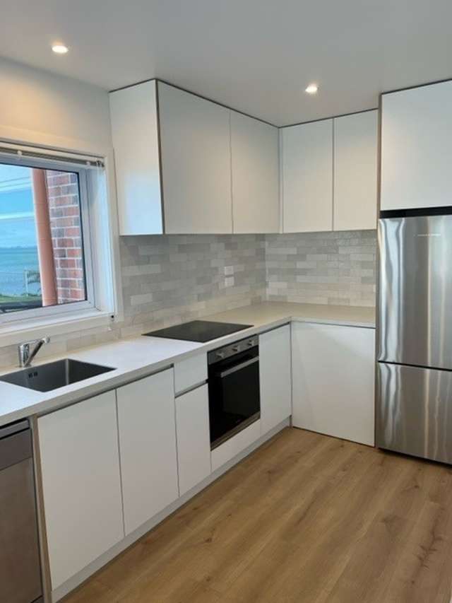 1/241 Hurstmere Road Takapuna_4