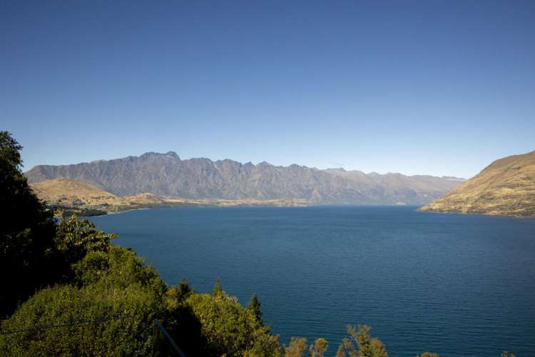 21 & 23 MacKinnon Terrace Sunshine Bay_29