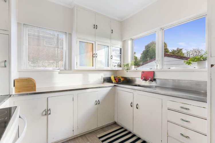 4208 Great North Road Glendene_10