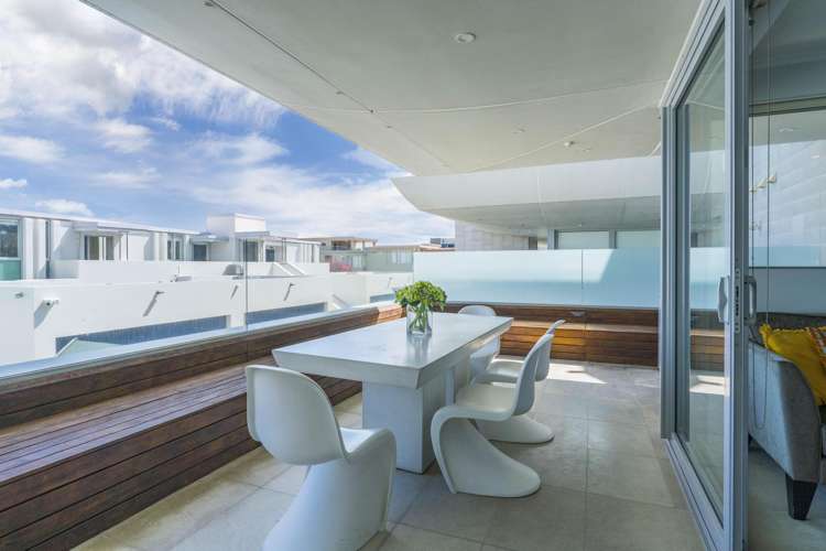 10/225 Lake Terrace Waipahihi_15