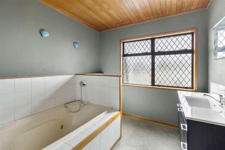 1/9 Gloria Avenue Te Atatu Peninsula_18