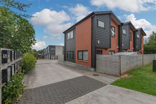 Sharp price $499,000 - Sharp Rent $590 per week!!