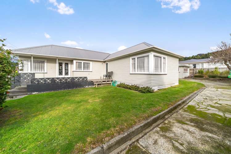 2 Davis Grove Wainuiomata_1