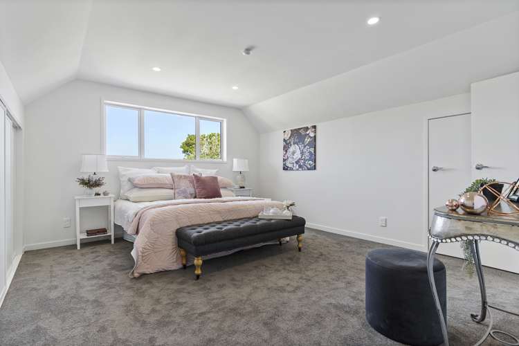 16 Paisley Street Mellons Bay_23