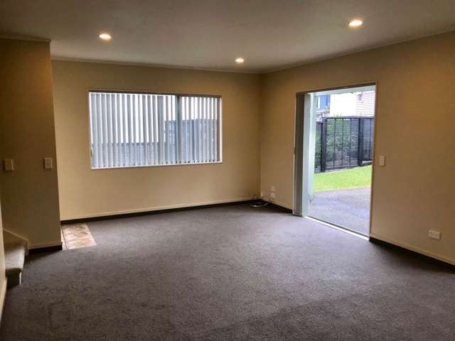 2/126 Brian Crescent Stanmore Bay_2