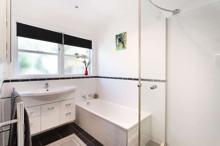 39 Sunrise Boulevard Tawa_16