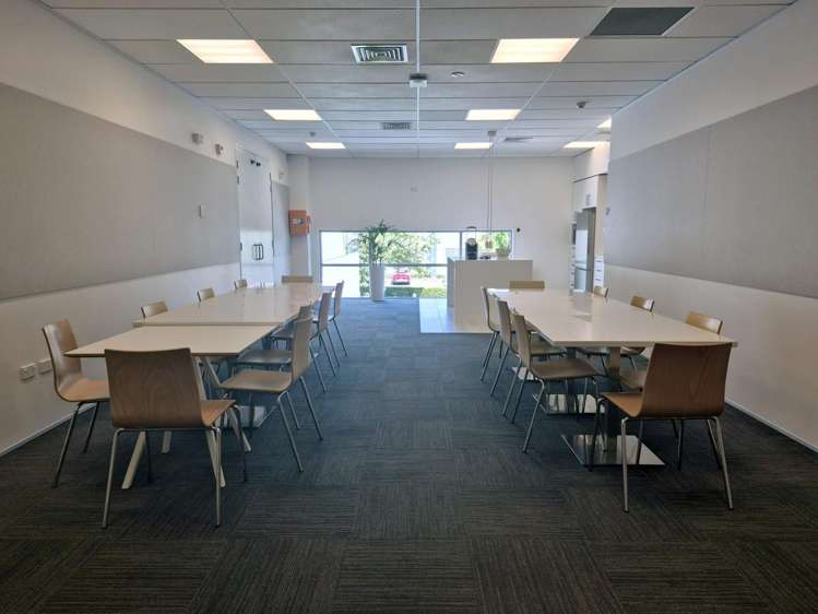 Unit B3, 92 Russley Road Russley_13