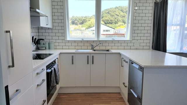 57 Momona Street Wainuiomata_3