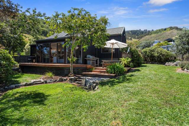 Relaxed Family Living with Sun & Privacy