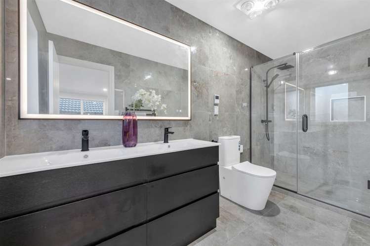 15 Tullymore Drive Flat Bush_26