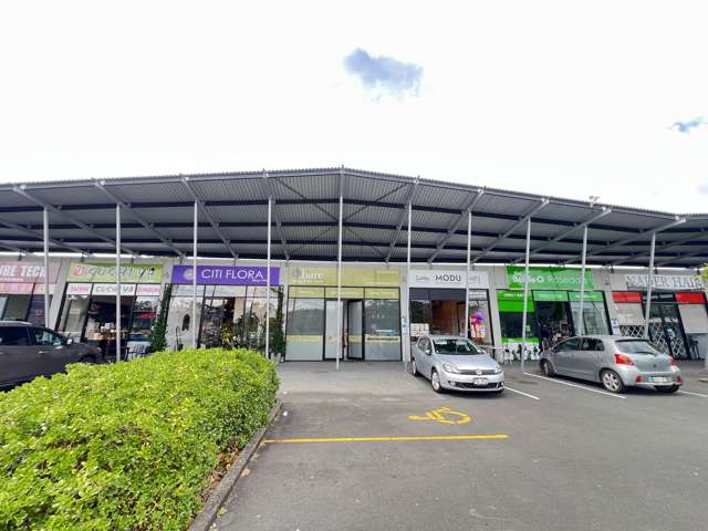 Prime Albany retail with partitioned rooms