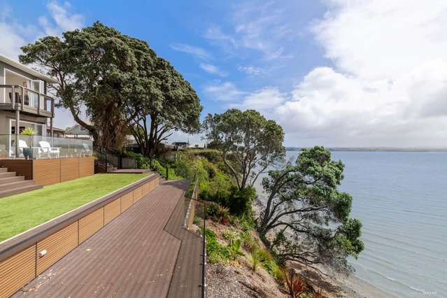 Your Waterfront Escape. Close to the City!