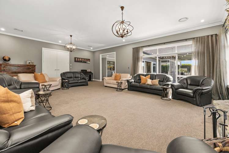 1097 Queen Street East Levin_33