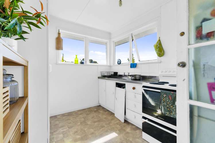 5 Staverton Crescent Mangere_12