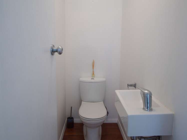 8 Walden Street Strathmore Park_12