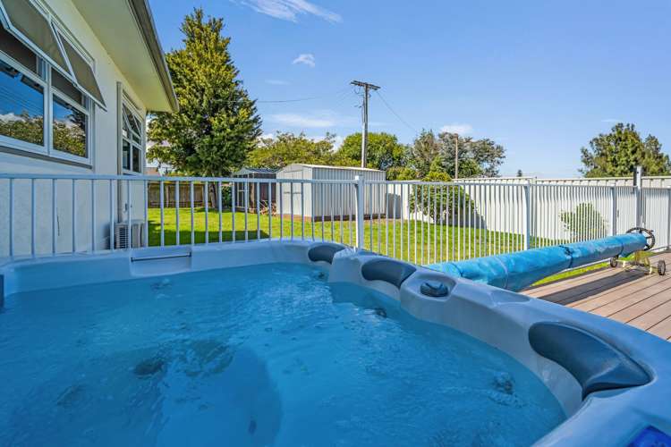 915 Harding Road Camberley_25