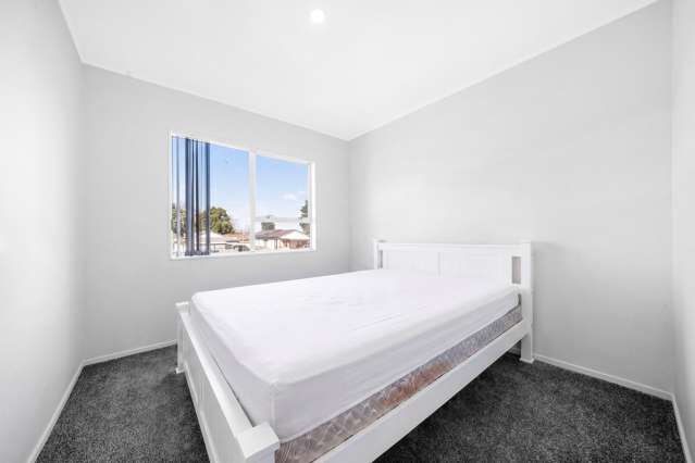 1/2 Kennington Drive Clendon Park_4