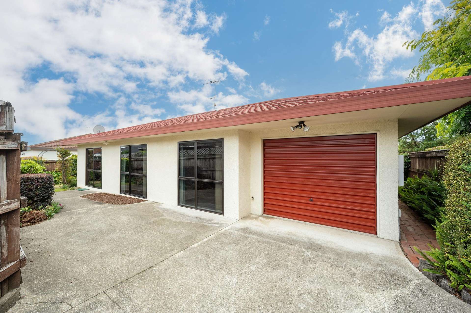 2/10 Stead Crescent Stoke_0